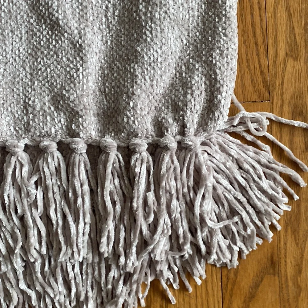 Frye chenille fringe throw NWT - Picture 3 of 6